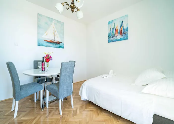 Debos - One-bedroom With Balcony And Sea View Apartmán