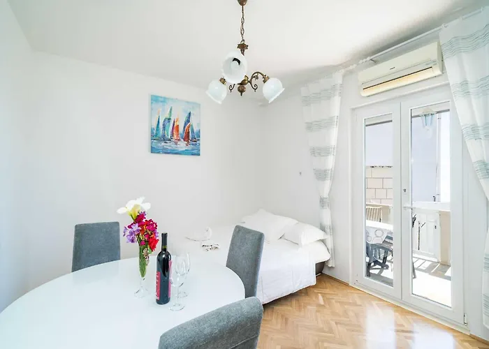 Debos - One-bedroom With Balcony And Sea View