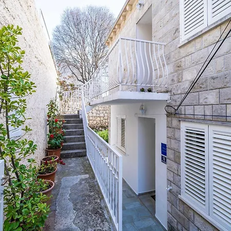 Debos - One-bedroom With Balcony And Sea View 杜布罗夫尼克