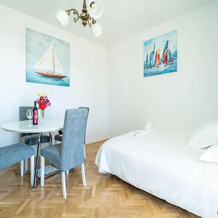 Debos - One-bedroom With Balcony And Sea View Lägenhet