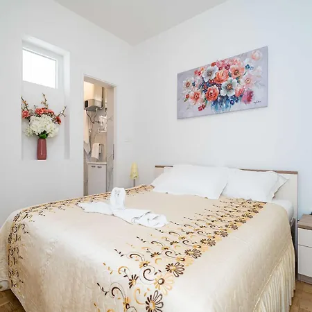 Debos - One-bedroom With Balcony And Sea View Lejlighed Dubrovnik