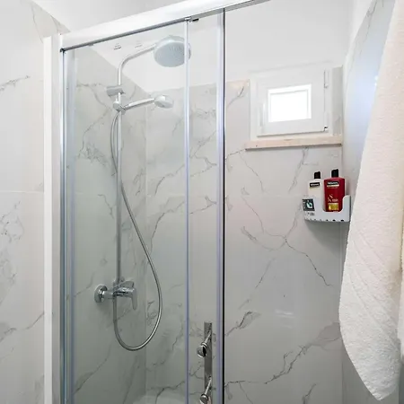 Appartamento Debos - One-bedroom With Balcony And Sea View *