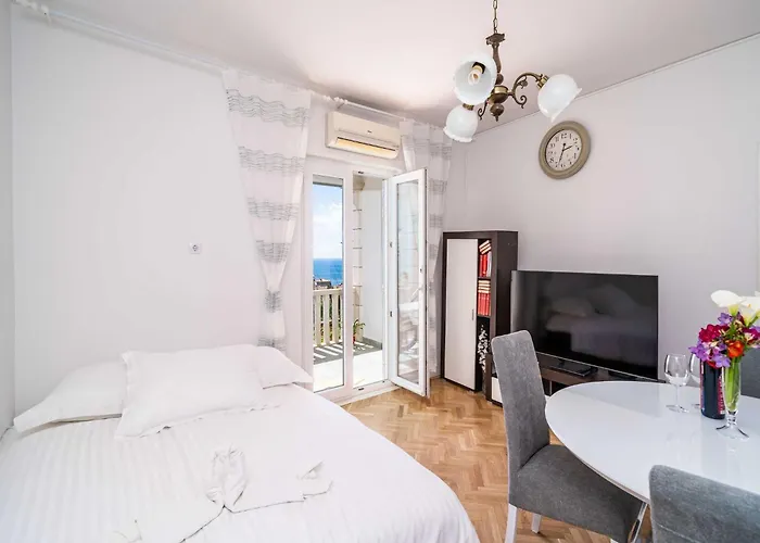 Debos - One-bedroom With Balcony And Sea View Апартаменты *