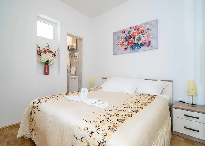 Debos - One-bedroom With Balcony And Sea View Апартаменты Дубровник